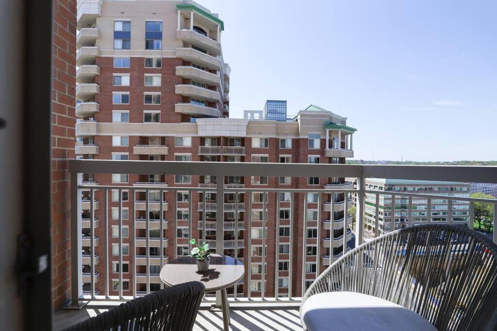 Bright Apartment Walk To Ballston Metro Arlington Eksteriør billede